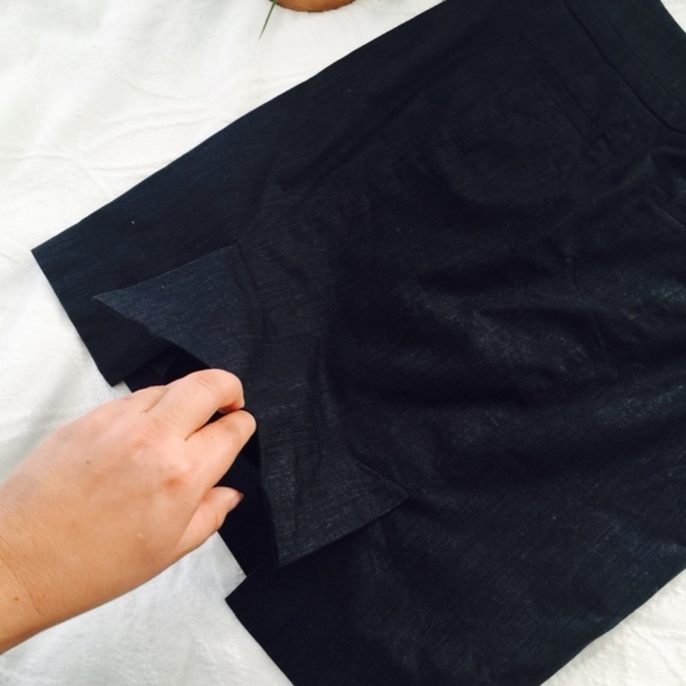 Super nice lightweight denim Loft midi skirt - Picture 4 of 4